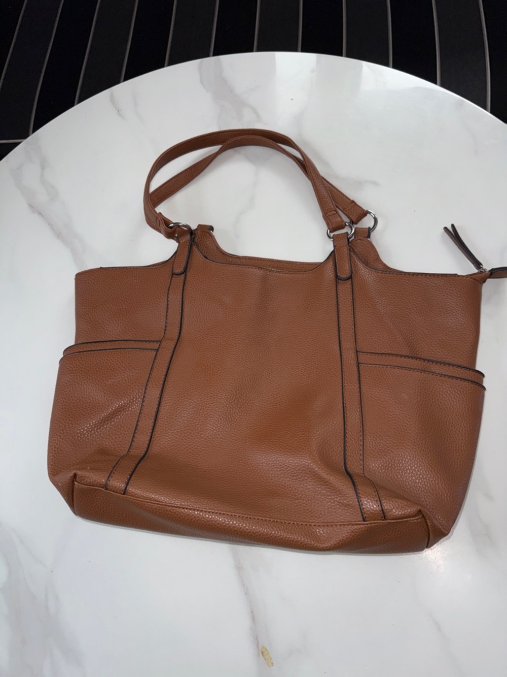 Everyday Classic Brown Leather Tote